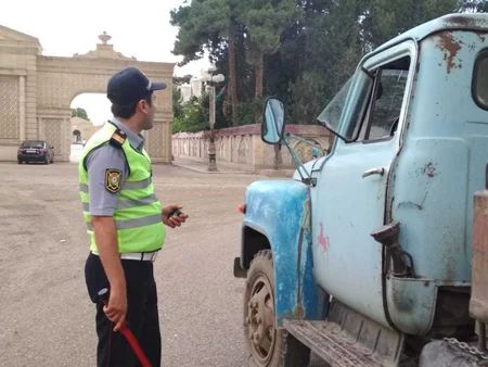 Yol polisi Ağcabədidə reyd keçirib, sərxoş sürücülər saxlanılıb