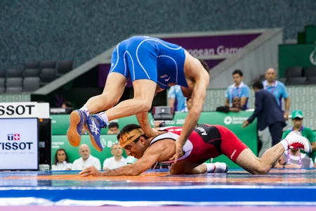 Azərbaycanlı güləşçi Bakı 2015də bürünc medal qazanıb