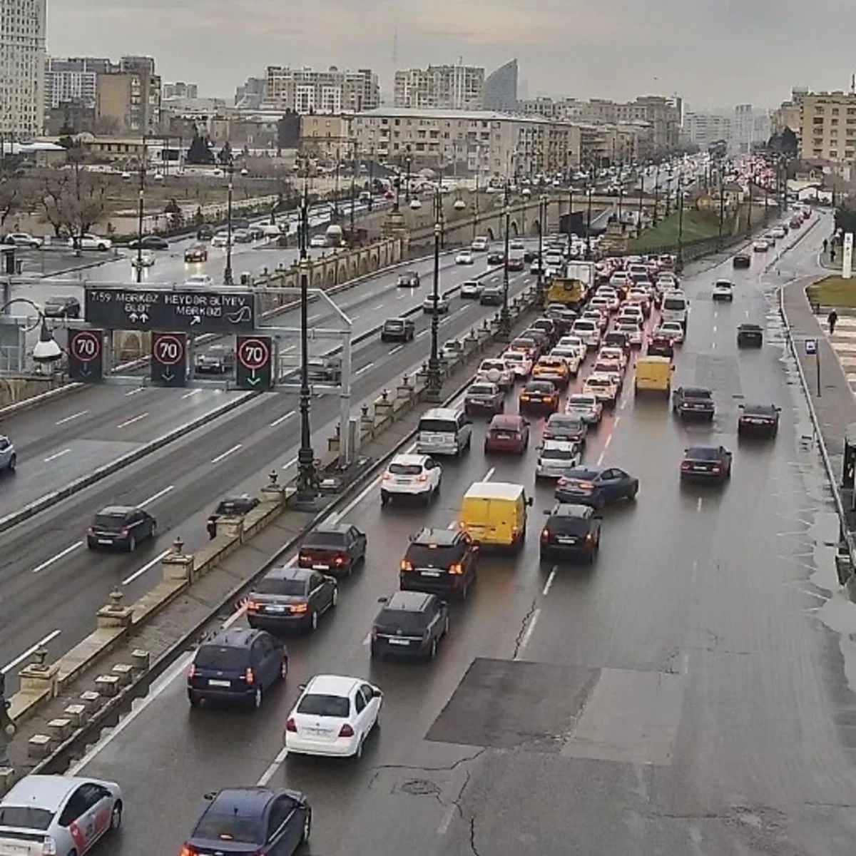 Bakıda tıxac yaranan yolların adları açıqlanıb