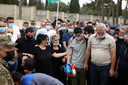 Zakir Həsənov şəhid generalla vida mərasimində iştirak edib
