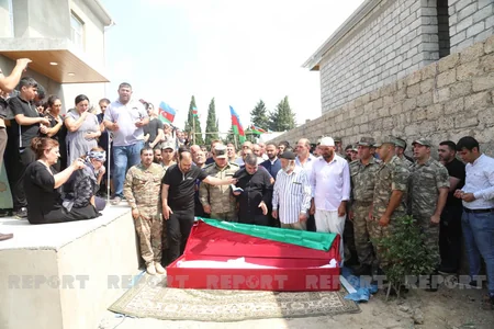 Azərbaycan Ordusunun şəhid əsgəri Bakıda torpağa tapşırılıb - YENİLƏNİB
