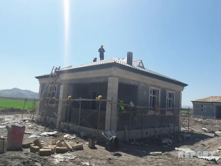 Təhsil Nazirliyinin təşkilatçılığı ilə xarici tələbələr və jurnalistlər Cocuq Mərcanlı kəndinə səfər edib - YENİLƏNİB