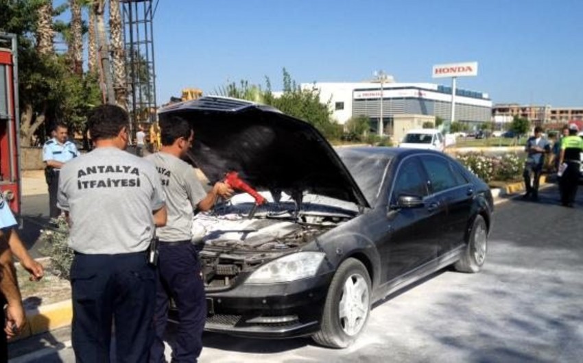 Çavuşoğlunun xidməti avtomobili yanıb - FOTO