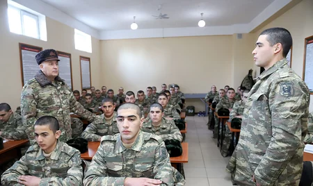 Baş Qərargah rəisi Ermənistanla sərhədə gedib, komandoların məşğələlərini izləyib