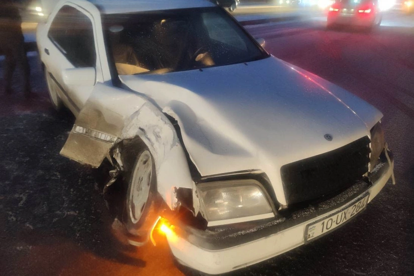 Bakıda qar yol qəzasına səbəb oldu - FOTO - VİDEO - YENİLƏNİB