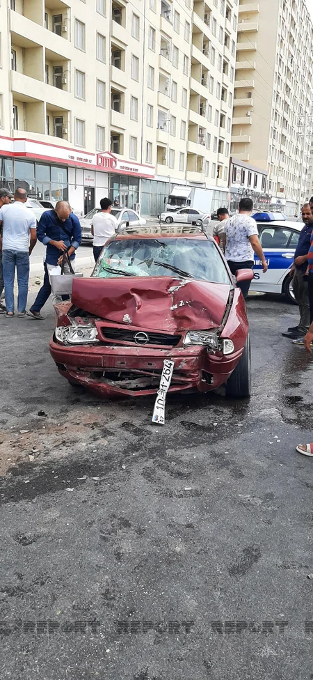 Abşeronda üç avtomobil toqquşdu, xəsarət alanlar var - VİDEO