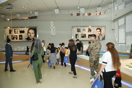 Şəhid ailələrinin üzvləri və müharibə veteranları Heydər Əliyev Mərkəzini ziyarət ediblər