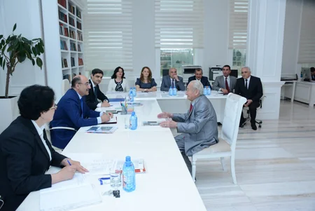 Əbülfəs Qarayev Gəncədə vətəndaşları qəbul edib