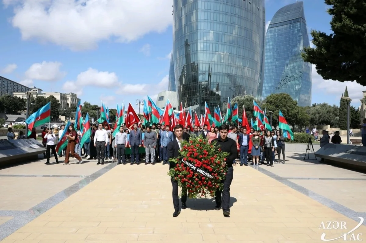 Azərbaycan gəncləri “Türk şəhidliyi” abidəsini ziyarət ediblər