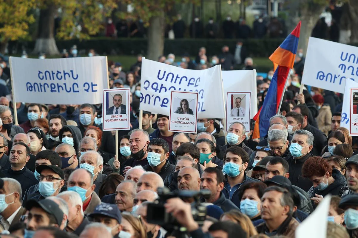 Никол предатель! : Оппозиция начала перекрывать центральные улицы Еревана