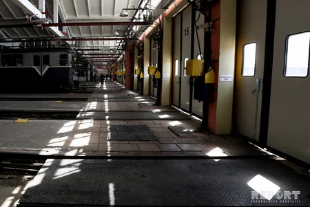 Metro qatarlarının “ev”indən - FOTOREPORTAJ
