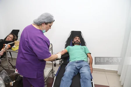 Allahşükür Paşazadə qan verib