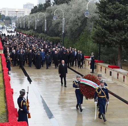 Prezident İlham Əliyev Şəhidlər xiyabanını ziyarət edib