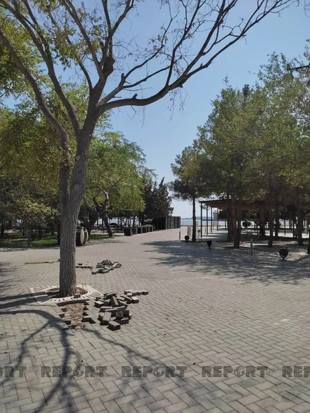 Bakı bulvarında daş üzlüklər yararsız vəziyyətə düşüb