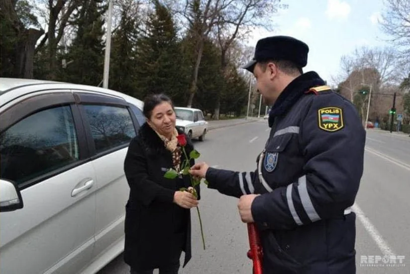 Mingəçevirdə DYP əməkdaşları qadın sürücüləri təbrik edib - FOTO - VİDEO