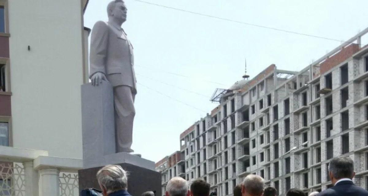 В Махачкале состоялось открытие памятника видному государственному деятелю Азизу Алиеву - ФОТО
