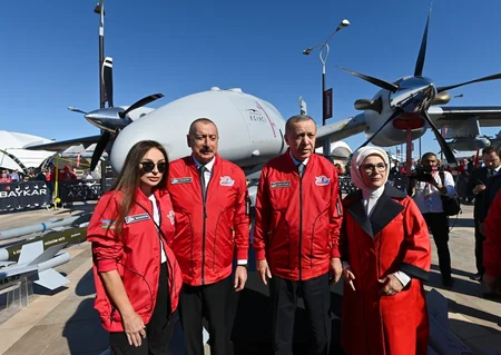 Azərbaycan və Türkiyə prezidentləri “TEKNOFEST Azərbaycan”da sərgi zonasındakı pavilyonlarla tanış olublar