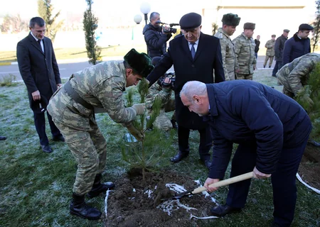 Müdafiə naziri “Açıq qapı” günündə Qusar rayonunda olub