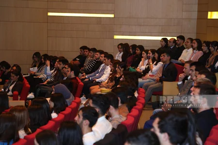 Şimali Kipr prezidenti ADA Universitetində tələbələrlə görüşüb