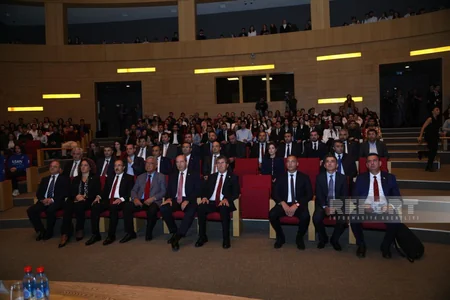 Şimali Kipr prezidenti ADA Universitetində tələbələrlə görüşüb