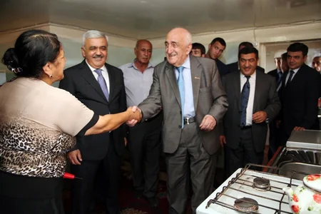 ​SOCAR prezidenti Salyanda kəndə qazın verilməsi mərasimində iştirak edib