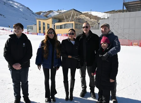 Prezident Şahdağ Turizm Kompleksindəki “Lakeside” hotelində aparılan işlərlə və “Xizək klubu” binasının tikintisi ilə tanış olub - YENİLƏNİB-2
