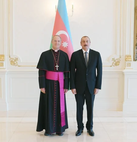Prezident İlham Əliyev Müqəddəs Taxt-Tacın Azərbaycandakı apostol nunsisinin etimadnaməsini qəbul edib - ƏLAVƏ OLUNUB
