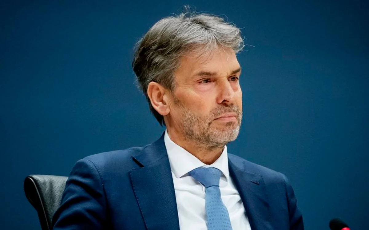 Niderlandın kəşfiyyat xidmətinin keçmiş rəhbəri ölkənin Baş nazir seçilə bilər