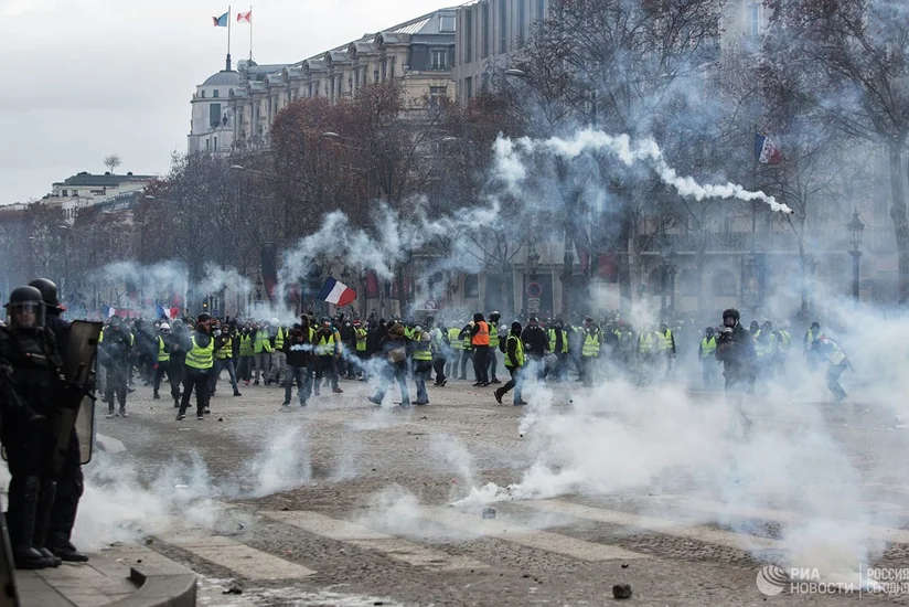 Во Франции более 4000 человек задержали с начала акций протеста