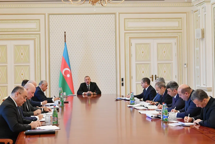 “Prezidentin son müşavirəsinin formatı daha dəqiq, daha düzgündür” - RƏYLƏR