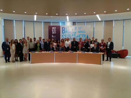 Elmar Məmmədyarov XI Yay Enerji Məktəbində çıxış edib