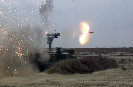 В ходе широкомасштабных учений проведен основной этап с боевой стрельбой - ВИДЕО