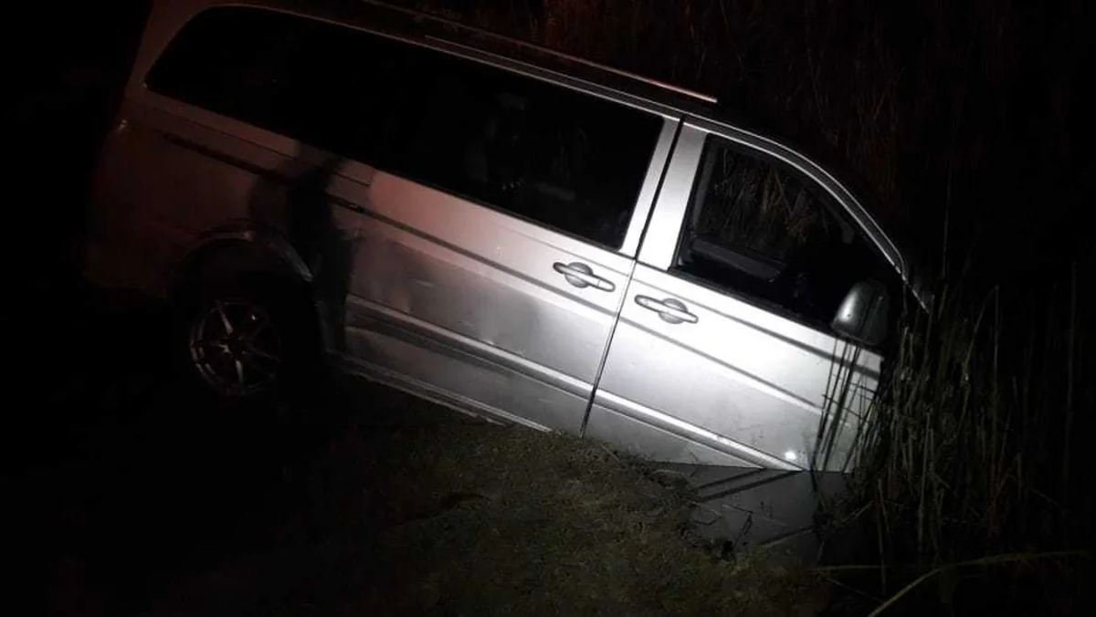 Kürdəmirdə mikroavtobus su kanalına düşüb, yaralananlar var - VİDEO