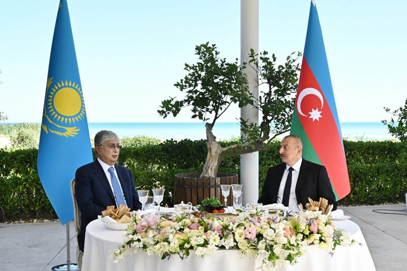 Ilham Aliyev hosts official reception in honor of President of Kazakhstan Kassym-Jomart Tokayev