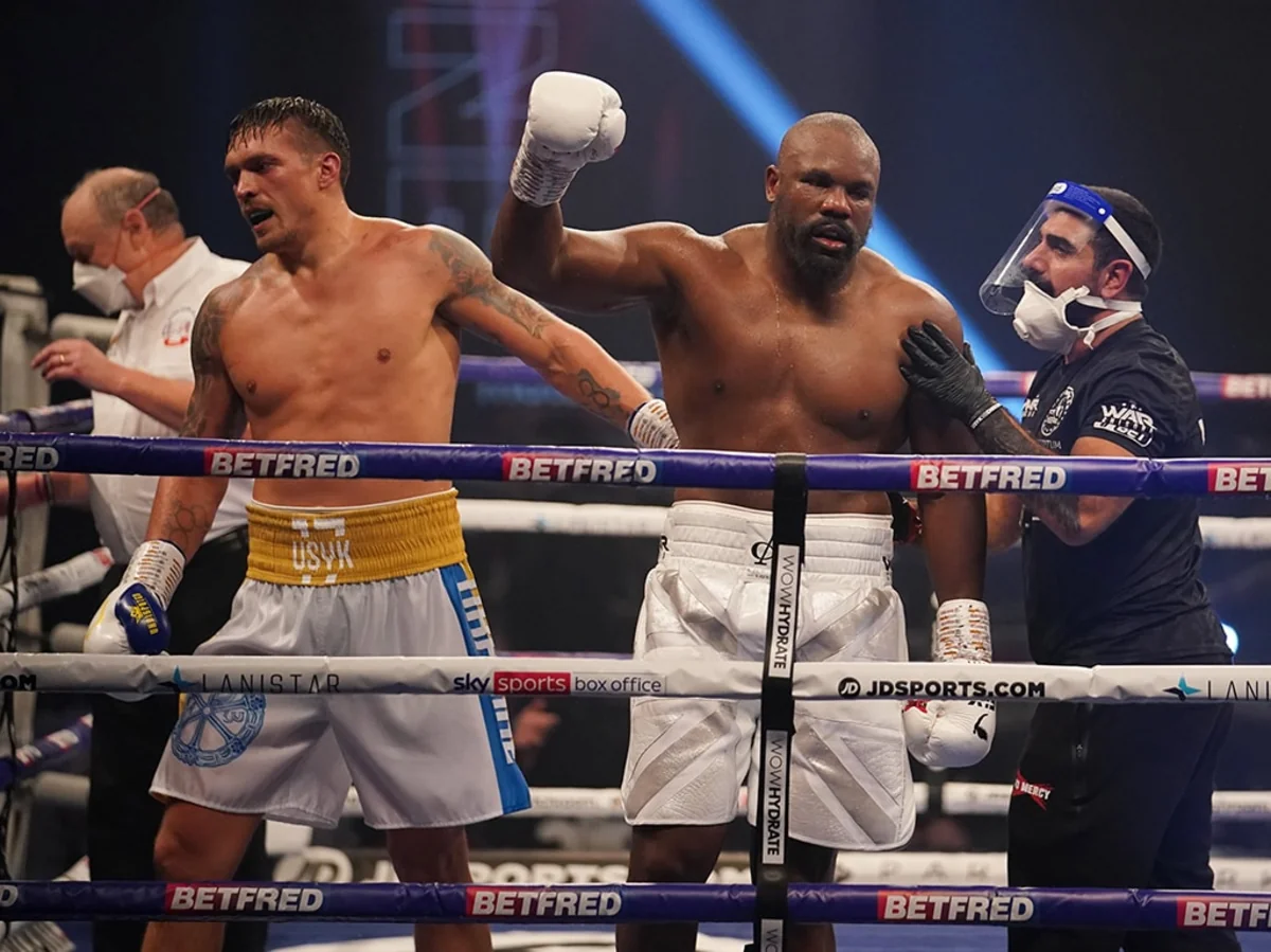 Стал известен победитель боя Усик - Чисора