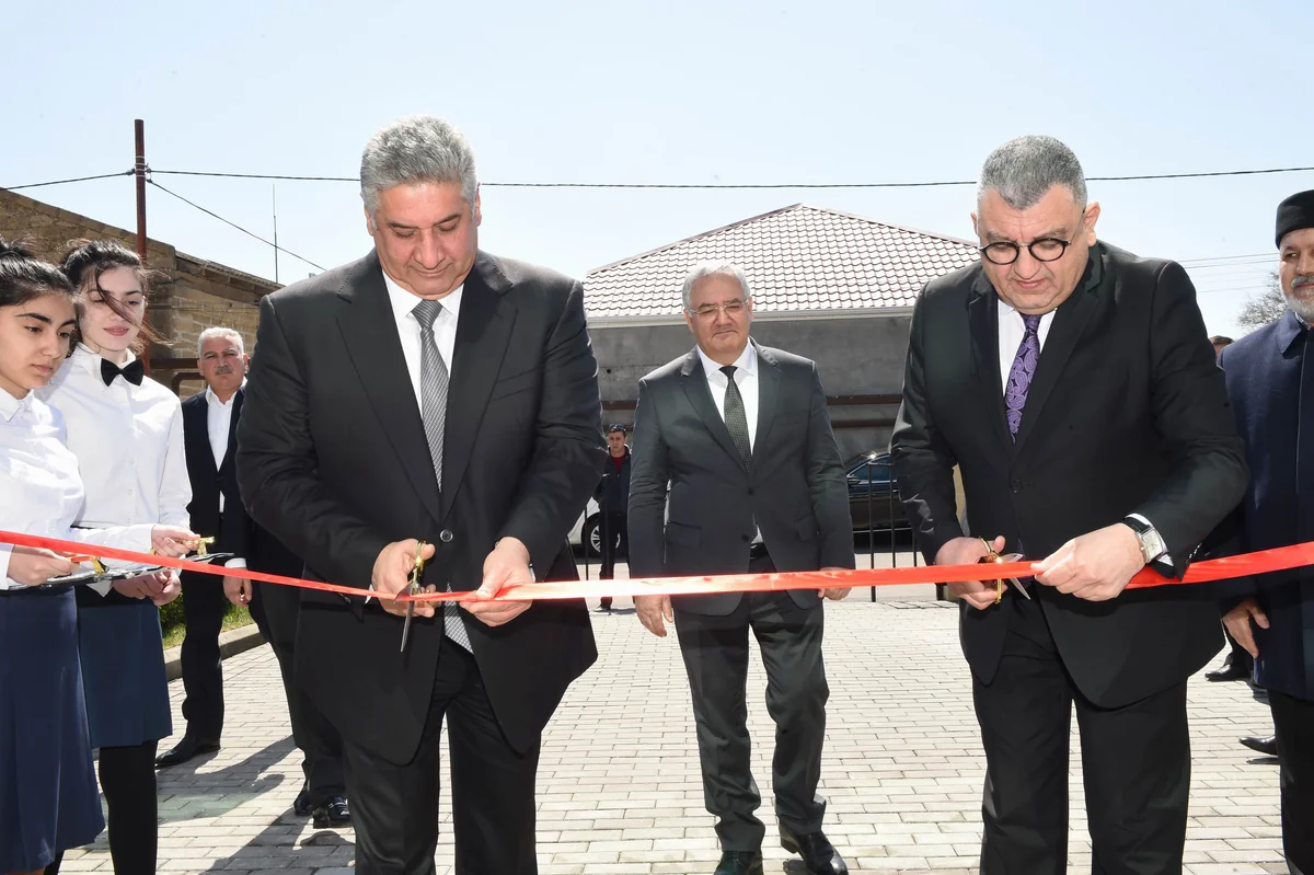 Bakının Buzovna qəsəbəsində yeni idman zalının açılışı olub