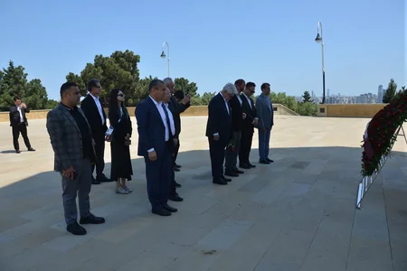 Dünya çempionatının nümayəndə heyəti Fəxri xiyabanı və Şəhidlər xiyabanını ziyarət edib