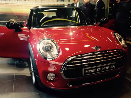 Azərbaycanda Mini avtomobil brendinin ilk salonu açılıb