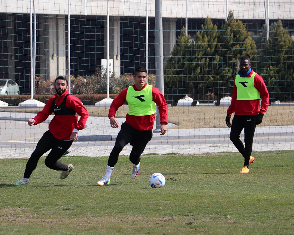 Araz-Naxçıvanın iki futbolçusu zədə səbəbindən məşqdə iştirak etməyib