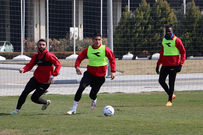 Araz-Naxçıvanın iki futbolçusu zədə səbəbindən məşqdə iştirak etməyib