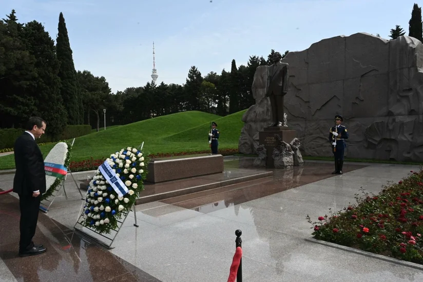 Президент Израиля почтил память великого лидера Гейдара Алиева и посетил Аллею шехидов