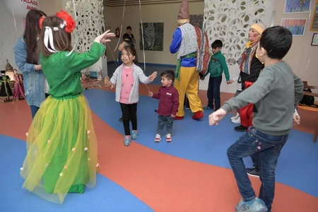 Heydər Əliyev Fondunun təşəbbüsü ilə kimsəsiz və xüsusi qayğıya ehtiyacı olan uşaqlar üçün Novruz şənlikləri keçirilib