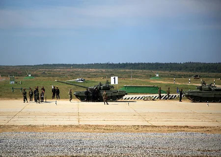 “Tank biatlonu” müsabiqəsində komandalar normativləri yerinə yetiriblər