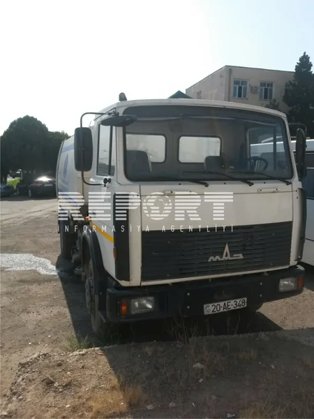 Azərbaycanda zibil maşını süpürgəçini vurub - FOTO