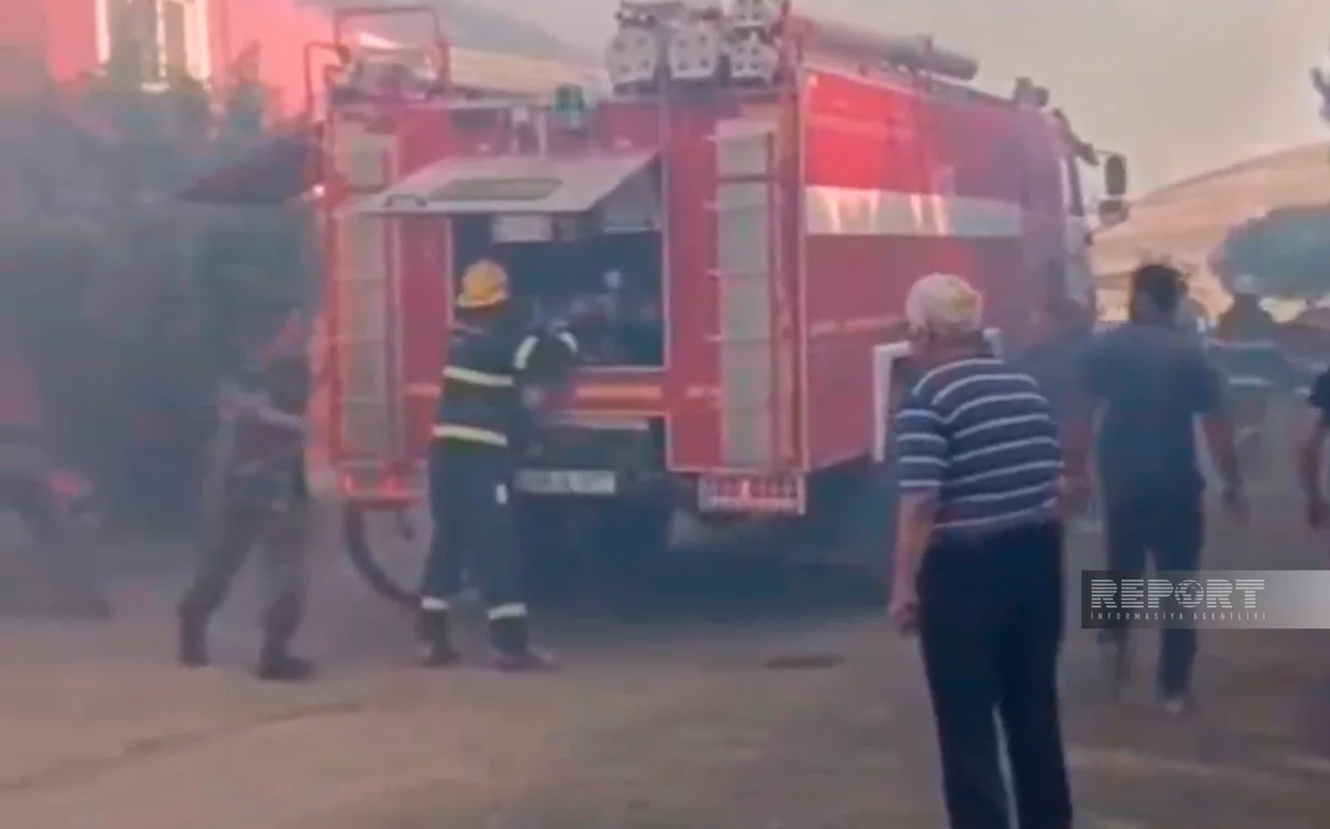 В Джалилабаде горит дом торжеств