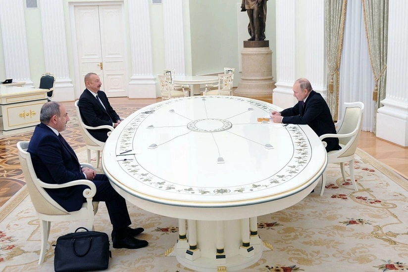 Президент РФ пригласил лидеров Азербайджана и Армении в Россию на трехсторонний саммит