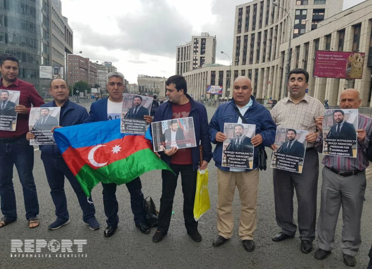 Azerbaijanis hold action in support of Fuad Abbasov in Moscow - PHOTO