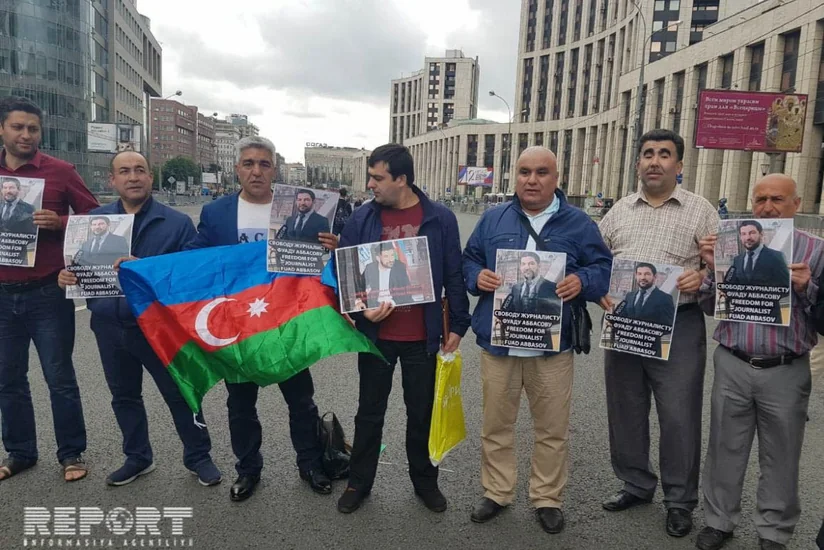Azerbaijanis hold action in support of Fuad Abbasov in Moscow - PHOTO