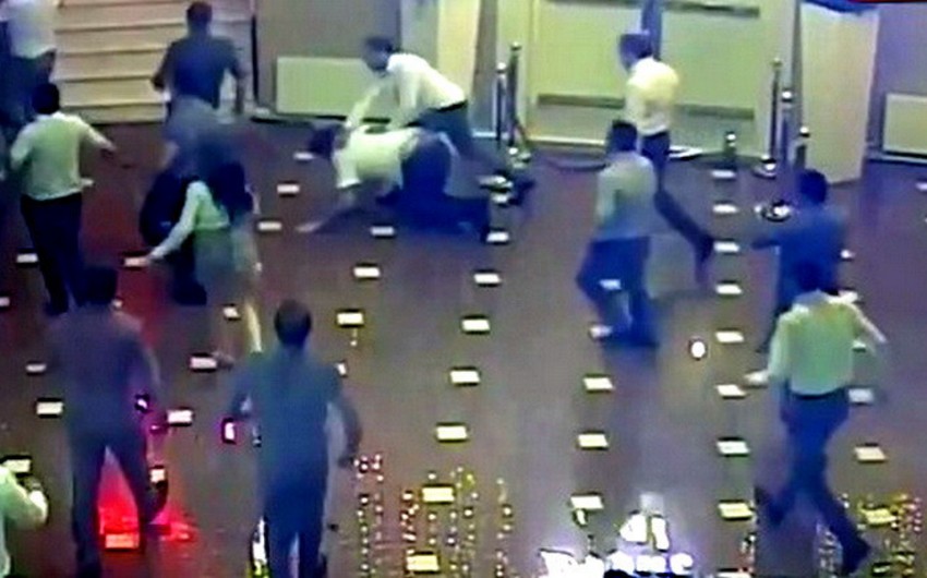 “Oazis” restoranında kütləvi davaya görə həbs edilmiş şəxs məhkəmə zalından azadlığa buraxılıb