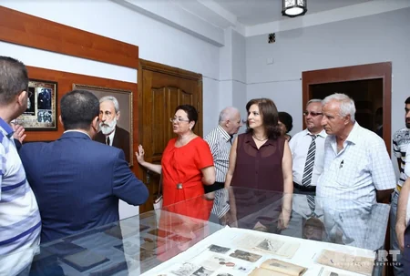 Şərq qəzetinin redaksiyasında yaradılan Mətbuat muzeyinin açılışı olub